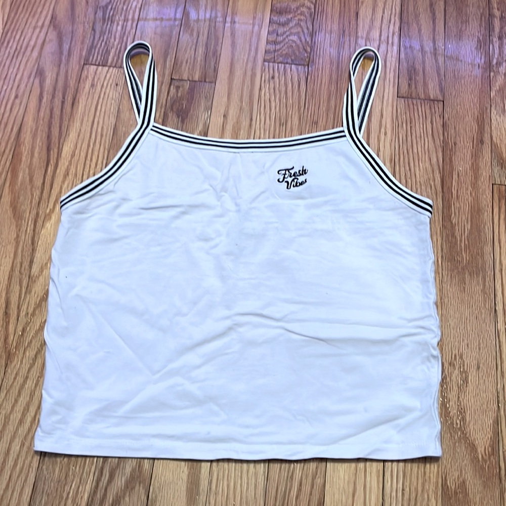 White Fresh Vibes Crop Top🤍
